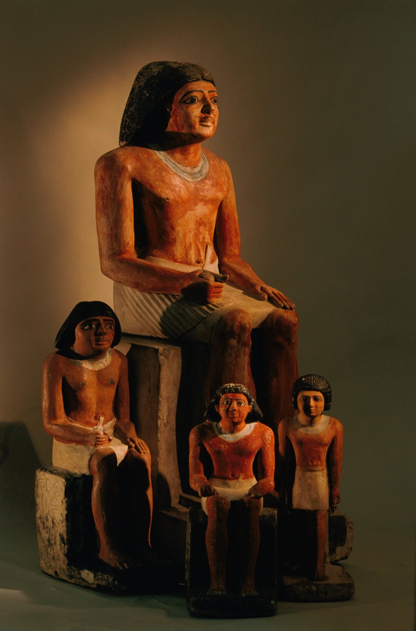 四尊石灰岩彩绘雕像，工匠因提-谢杜，古王国，2002 年（照片） 作者 肯尼思·加勒特