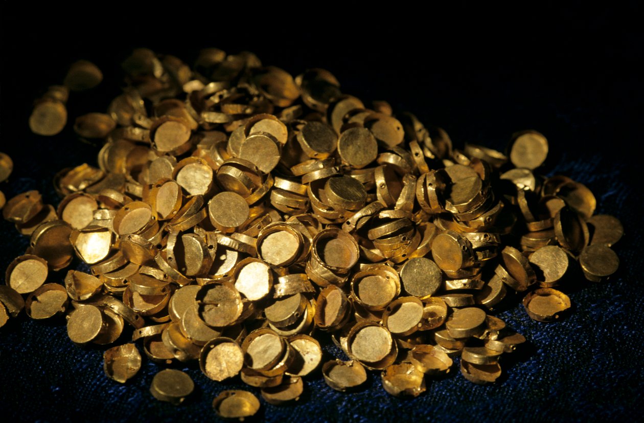 Tillya Tepe 发现的黄金文物，六座巴克特里亚游牧民族的墓葬；发现于 19......2004 年（照片） 作者 肯尼思·加勒特