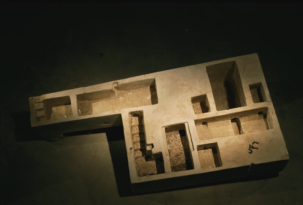 王陵石灰岩模型，中王国，2002 年（照片） 作者 肯尼思·加勒特
