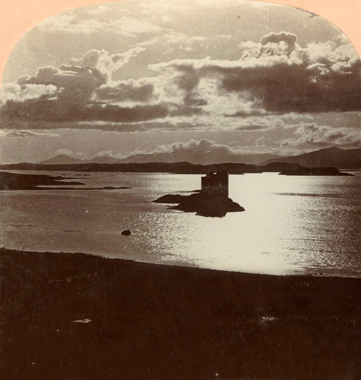 苏格兰月光湖Lomond，苏格兰，摄于1900年。 作者 Keystone View公司