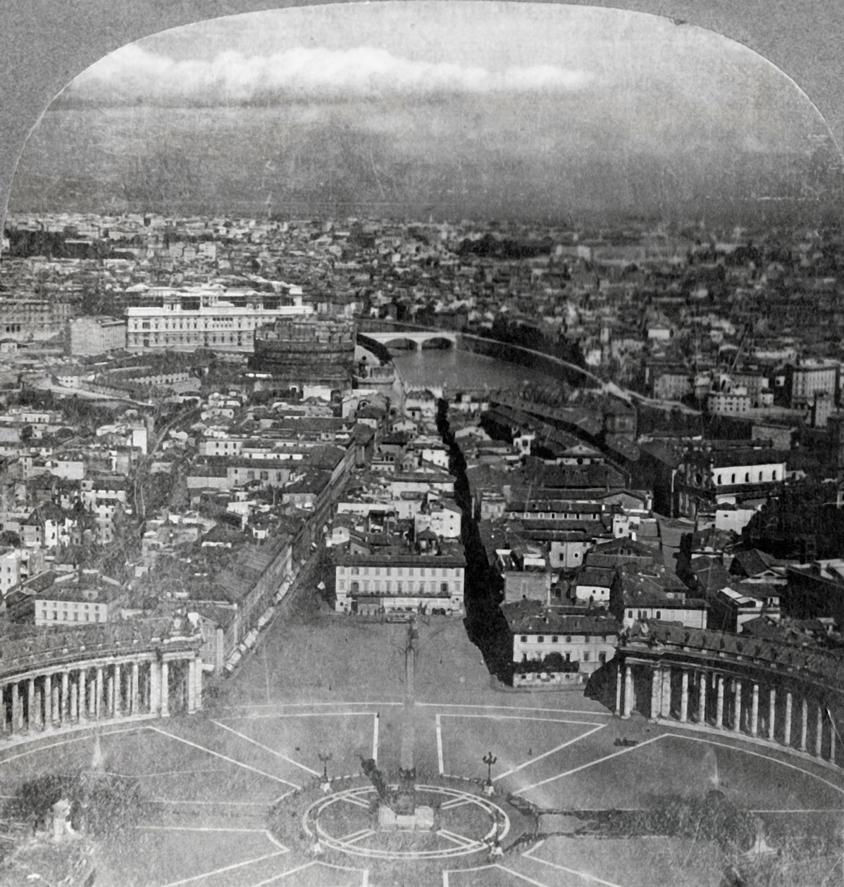 罗马，永恒之城，来自意大利圣彼得大教堂的阳台，1904年。 作者 Keystone View公司