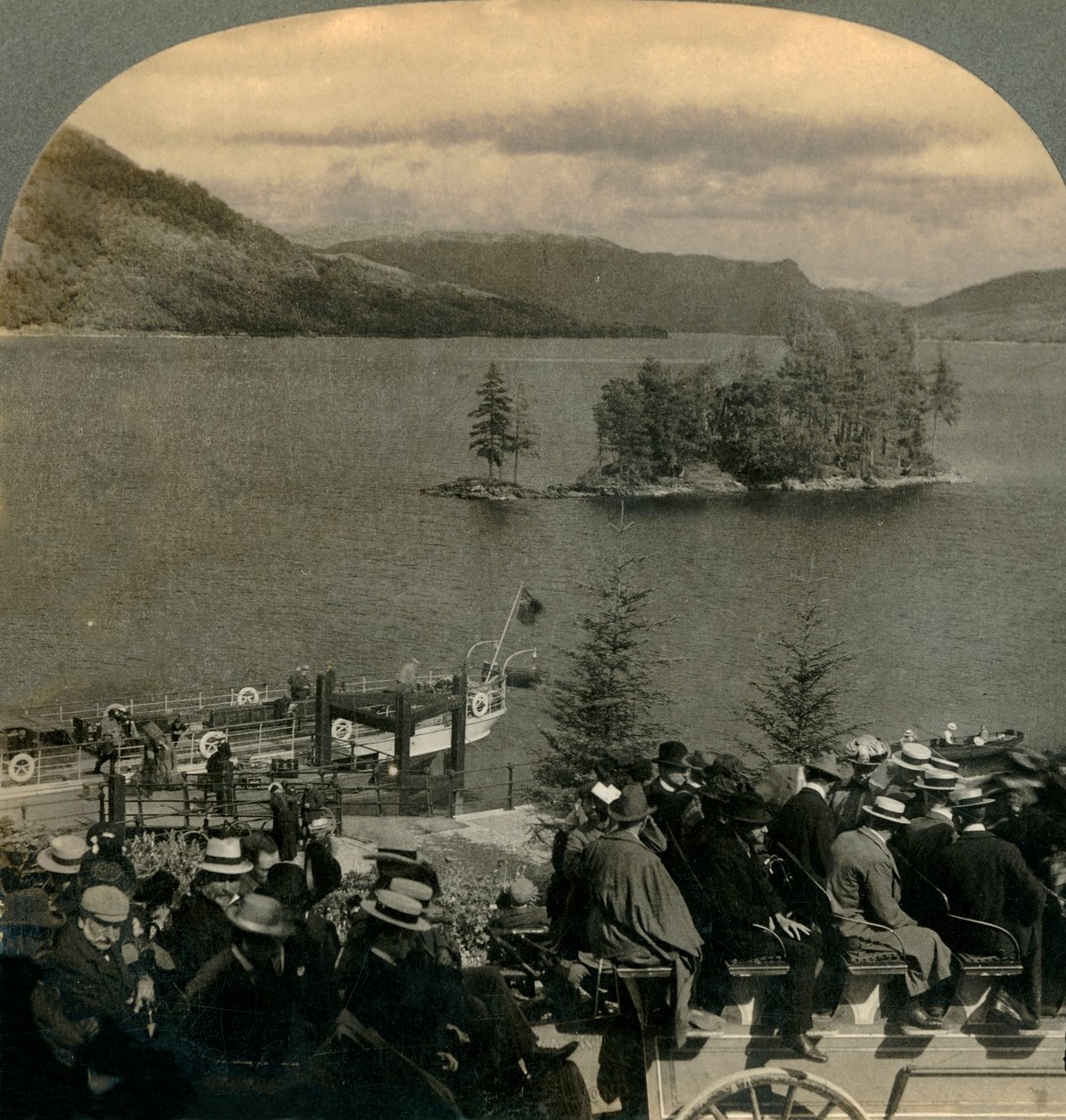 穿越苏格兰Trossachs的迷人国家，1902年。 作者 Keystone View公司