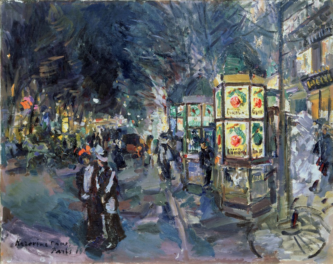 Boulevard parisien la nuit（夜晚的巴黎大道）。描绘了首都的繁华景象，包括行人、广告亭（莫里斯柱）、树木和灯光。康斯坦丁-阿列克谢耶维奇-柯罗文（康斯坦丁-柯罗文）（1861-1939 年）的画作 作者 康斯坦丁·阿列克谢耶维奇·科罗文