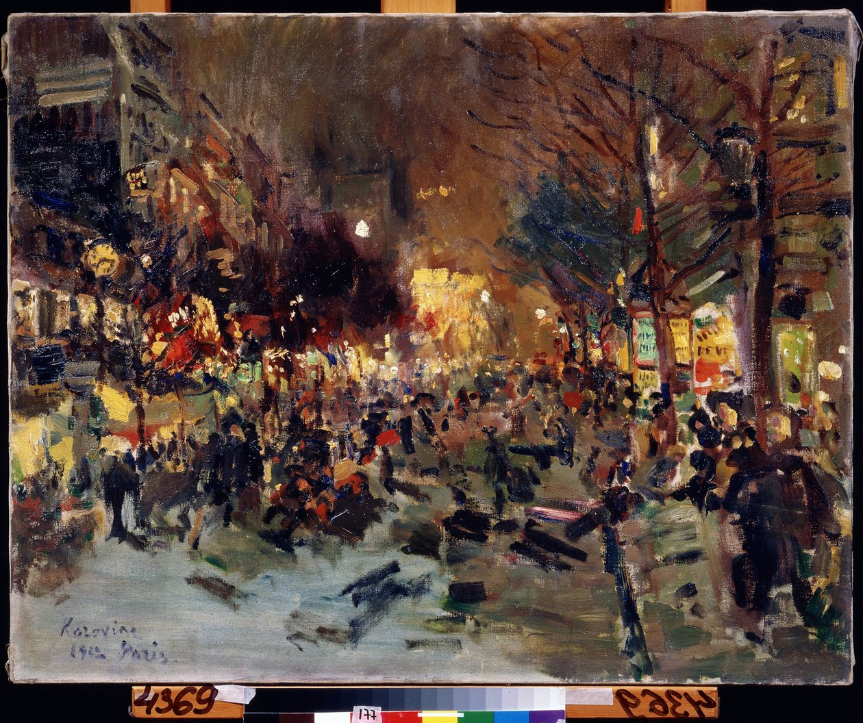 巴黎林荫大道（Grand Boulevard a Paris）。傍晚时分繁忙街道的景色。右侧可见莫里斯圆柱。康斯坦丁-阿列克谢耶维奇-柯罗文（康斯坦丁-柯罗文）（1861-1939 年）的画作，布面油画 作者 康斯坦丁·阿列克谢耶维奇·科罗文