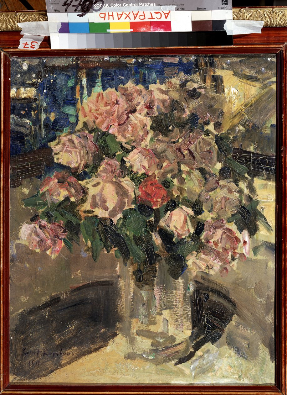 玫瑰（蔷薇）。静物，花束。康斯坦丁-阿列克谢耶维奇-柯罗文（Constantin Alexeyevich Korovin）（1861-1939 年）的画作，布面油画，1910 年。俄罗斯艺术，现代，20 世纪初。国家 B.库斯托季耶夫美术馆，阿斯特拉罕（俄罗斯）。 作者 康斯坦丁·阿列克谢耶维奇·科罗文