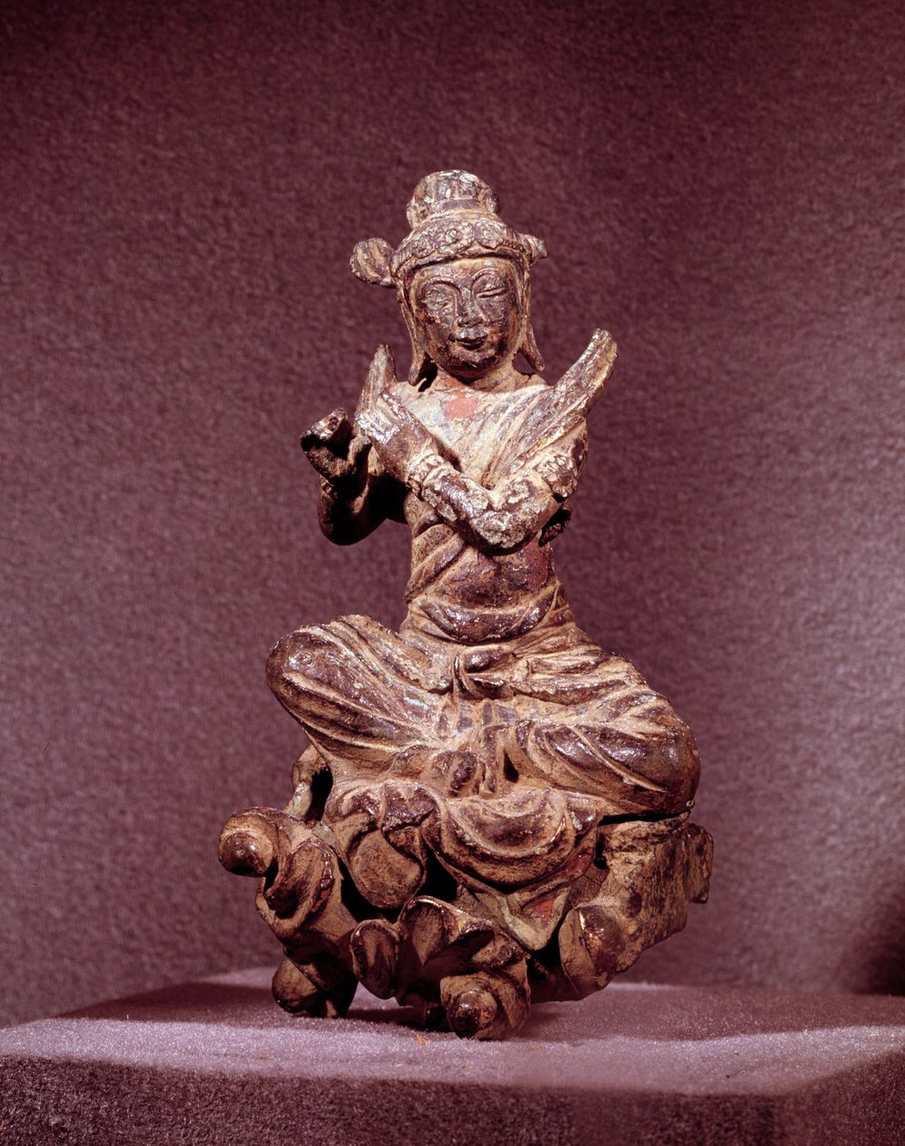 Art Coreen：代表金色青铜的Apsara，即Celeste。 新罗时期（7-10 世纪）。 韩国国立博物馆 作者 韩国学校