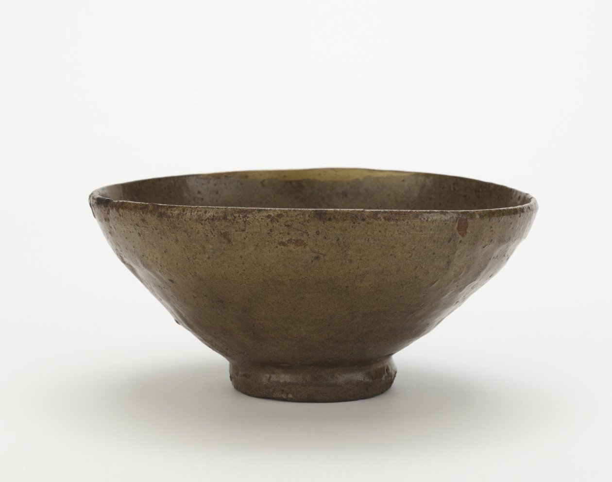碗，十四世纪末至十五世纪初（带有木灰釉料的stone器） 作者 韩国学校