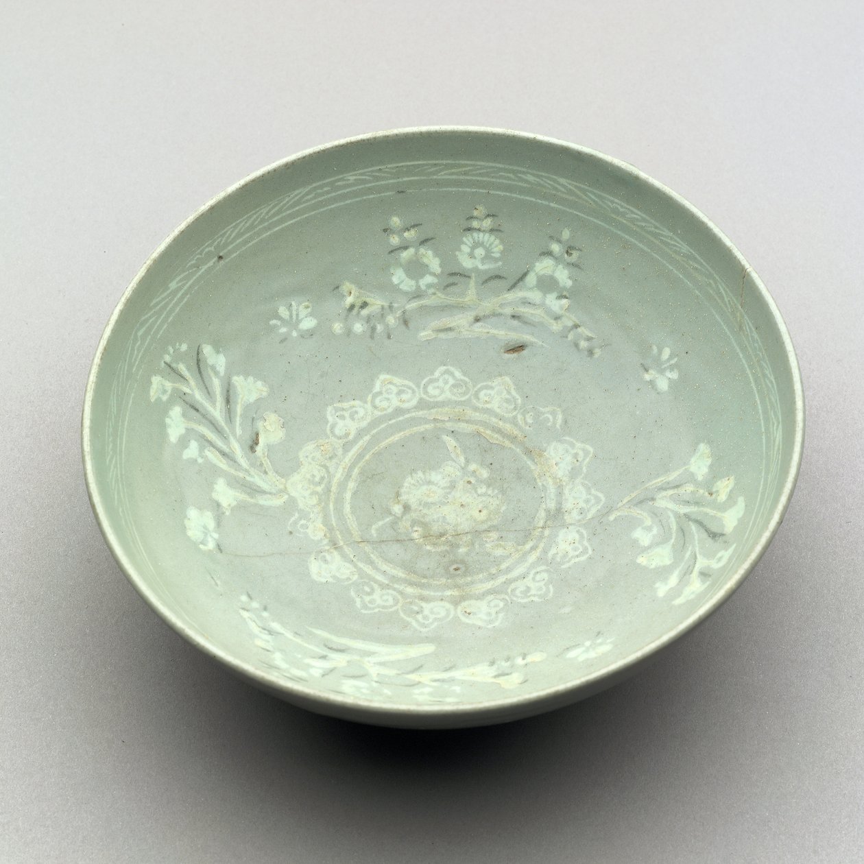 碗青瓷釉，1250-1350（陶瓷） 作者 韩国学校