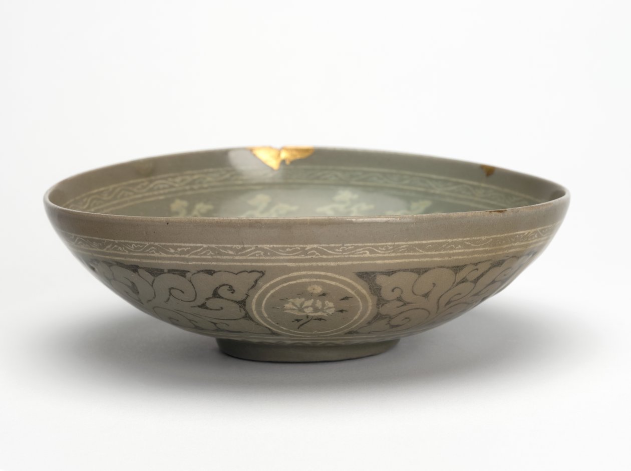 带起重机和云的碗，约1150-1200年（陶瓷釉质stone器） 作者 韩国学校