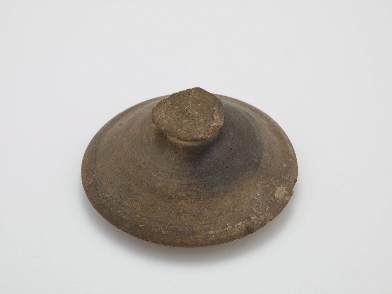 Lid, first half 6th century (unglaze stoneware with traces of natural ash glaze) 作者 韩国学校