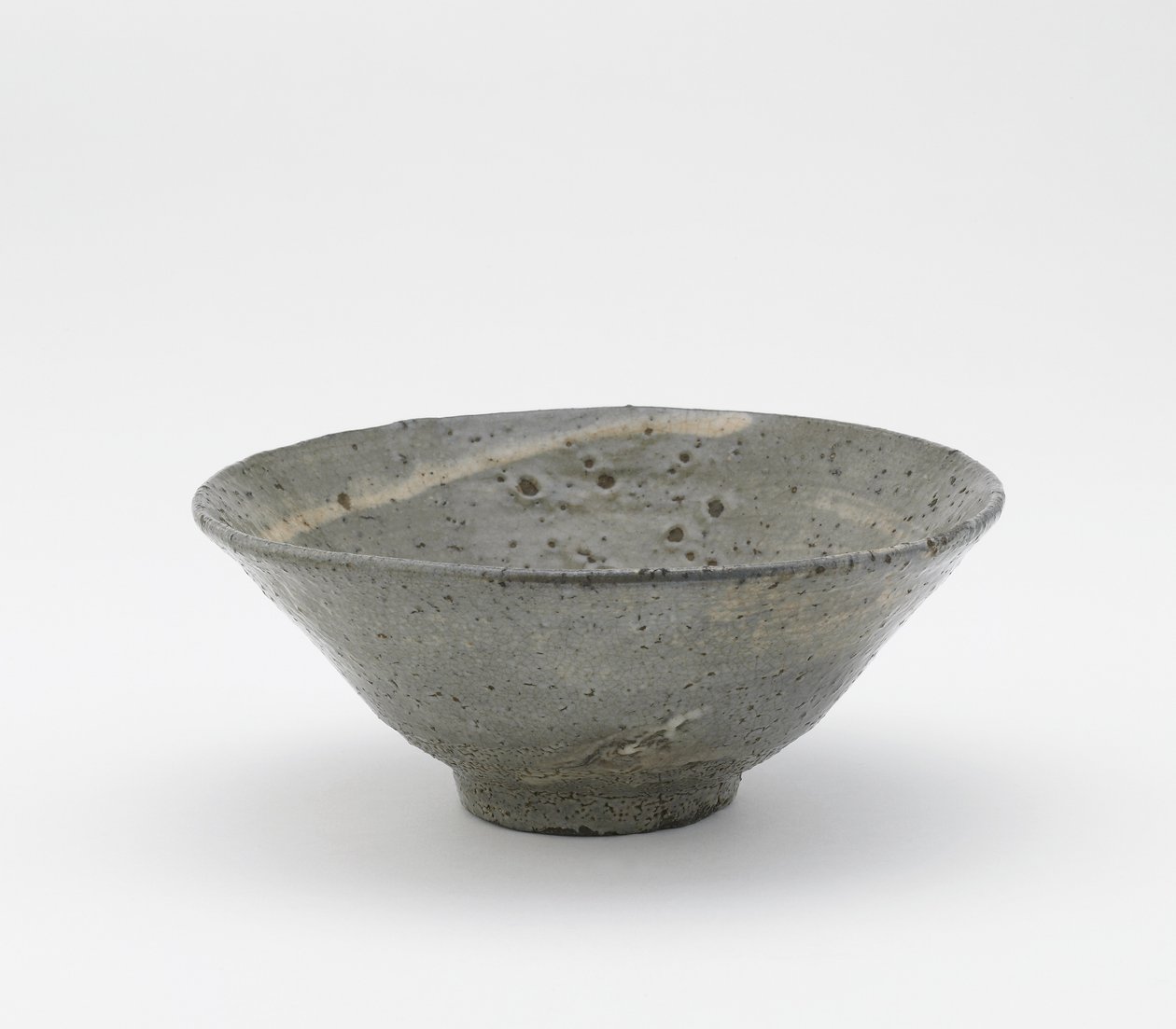 茶碗，Totoya型，Kyongsang Namdo省，韩国，Choson时期，16世纪末至17世纪初（在长石釉下用拉丝装饰的粗陶器） 作者 韩国学校