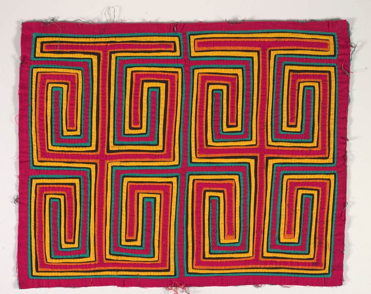衬衫镶片（mola），c.1950（贴花棉） 作者 库纳印第安文化