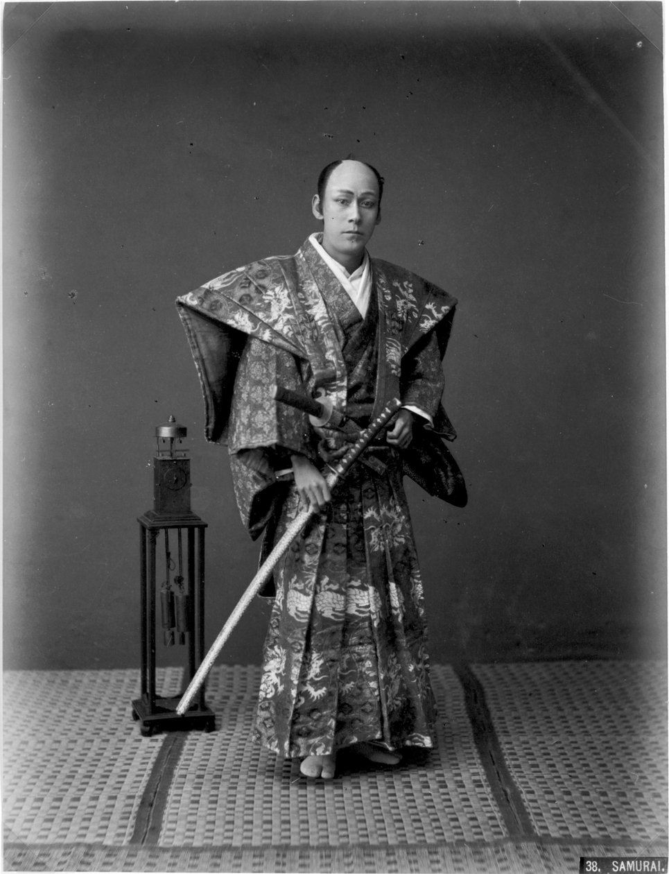 武士战士，1880年代（手工彩色印刷品） 作者 日下金兵卫