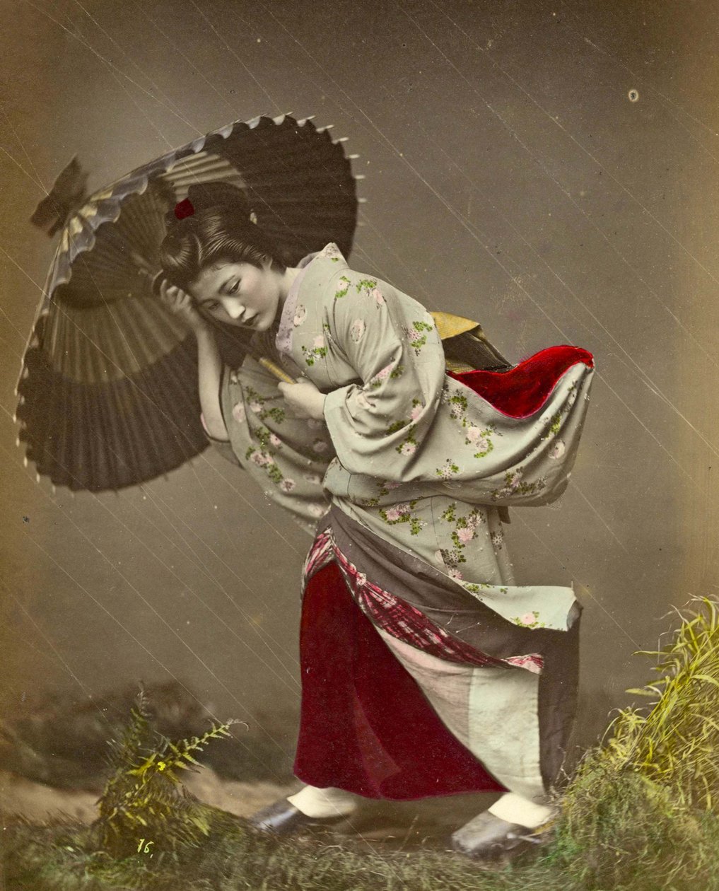女人陷入了暴雨，c.1890 作者 日下金兵卫