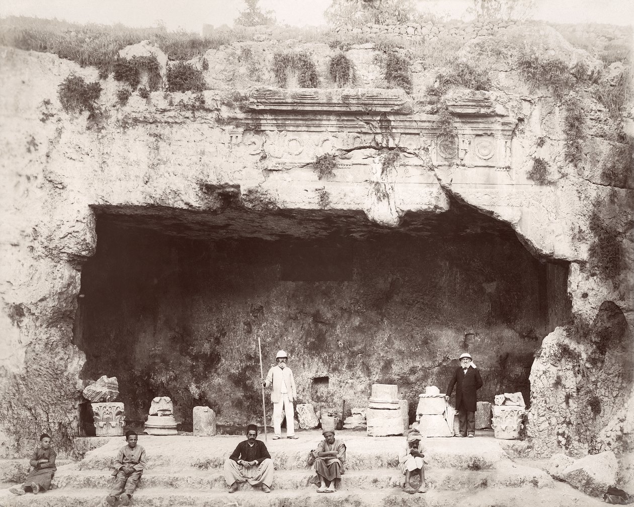 康拉德·希克（右）于1897年在耶路撒冷国王墓前 作者 舍内克