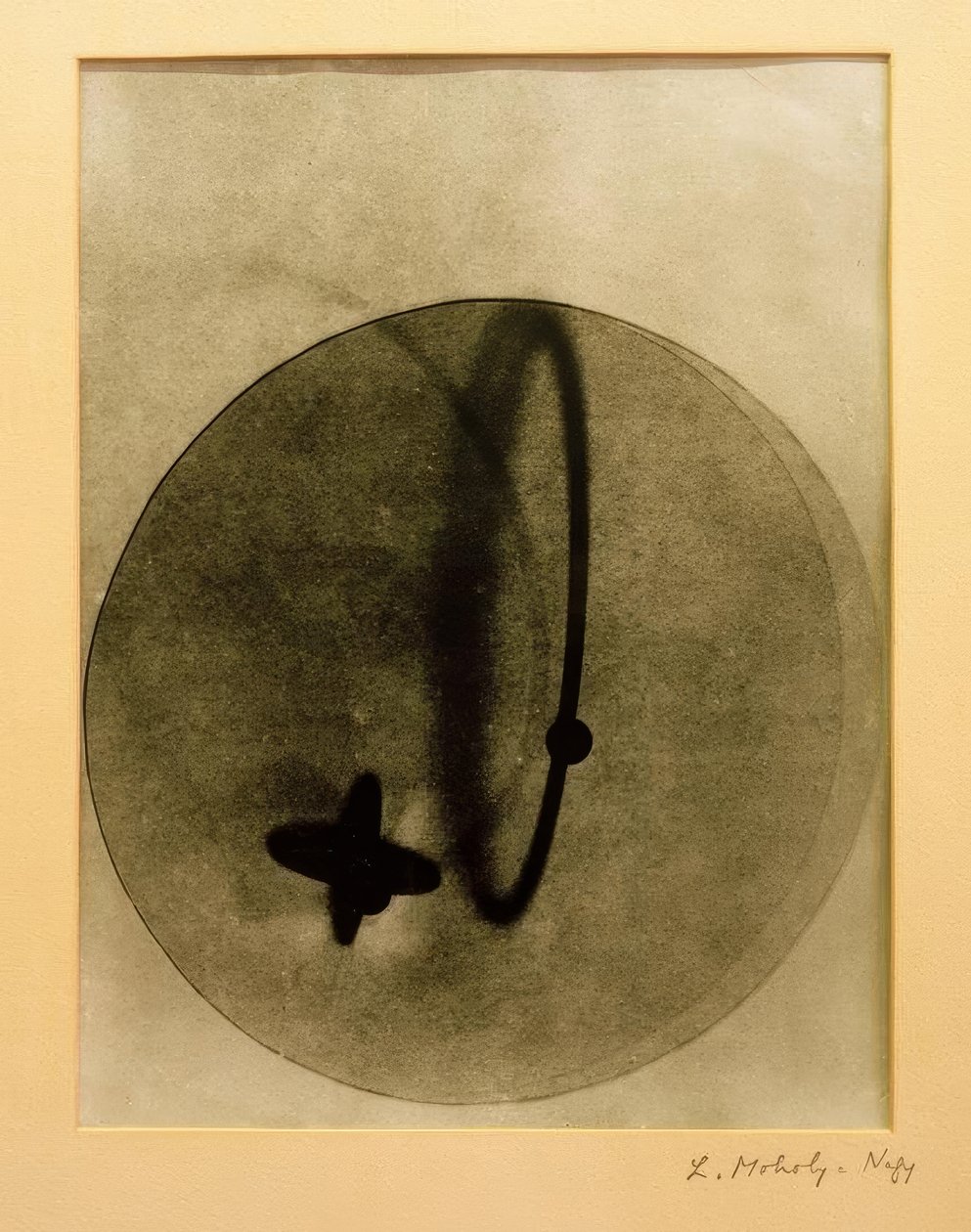 摄影（正面） 作者 拉斯洛·莫霍利·纳吉（Laszlo Moholy Nagy）
