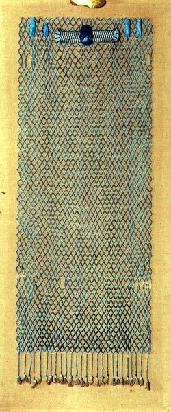 殡葬珠网，公元前600年后（辉石）。 作者 晚期埃及人