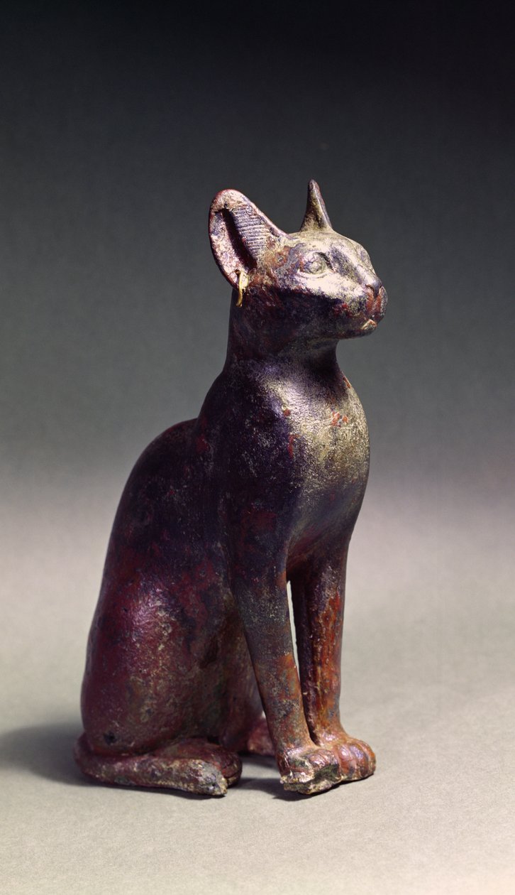 带金耳环的猫的雕像，巴斯泰特女神的神圣代表，约公元前664-630年（青铜）。 作者 晚期埃及人