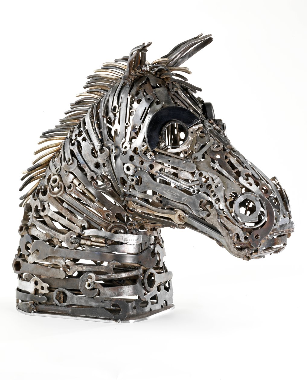 Warhorse（金属，扳手，工具和找到的物体）（另见440479） 作者 劳里·西蒙森（Lawrie Simonson）