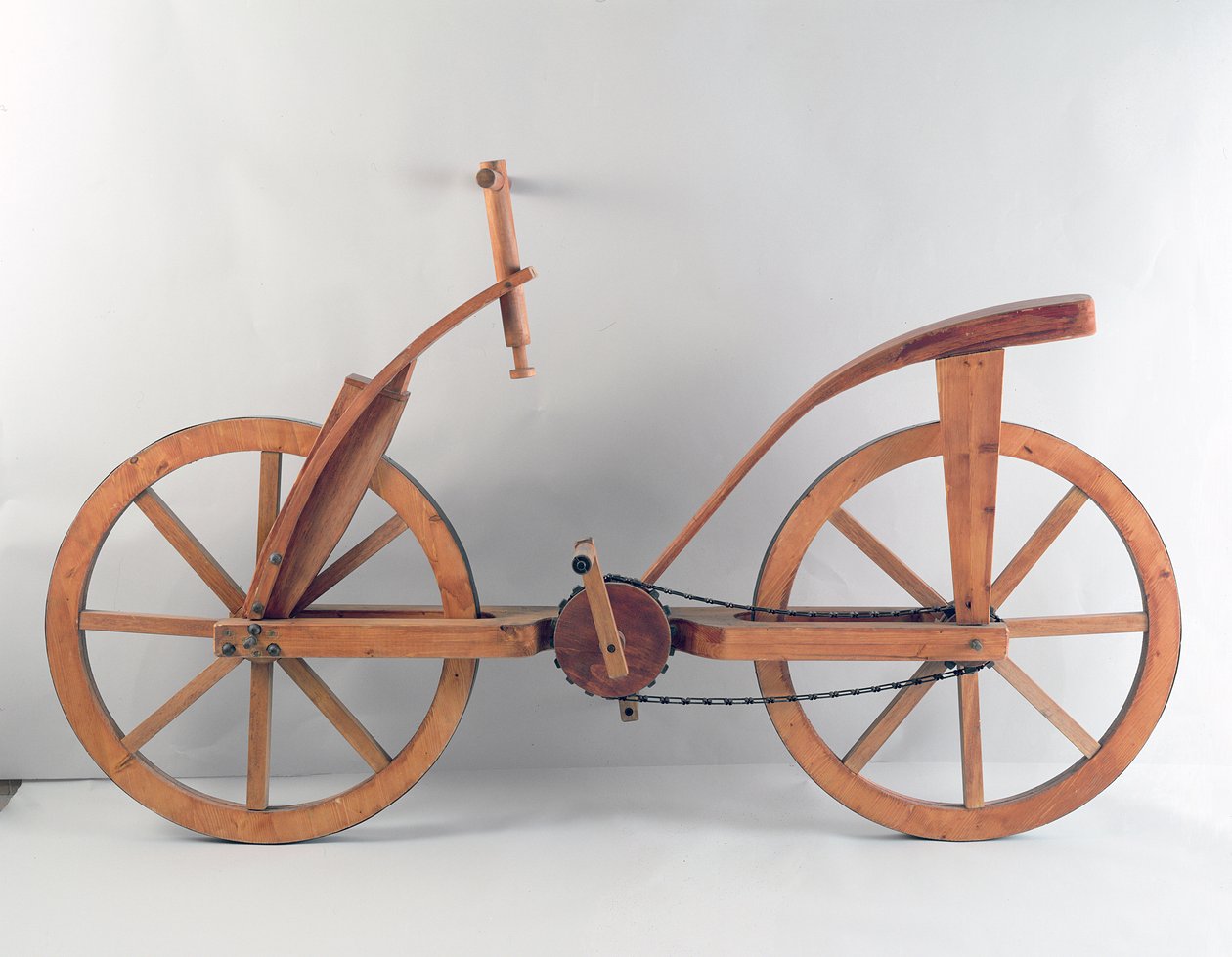 重建达芬奇的自行车（木头）设计 作者 达芬奇（Leonardo da Vinci）
