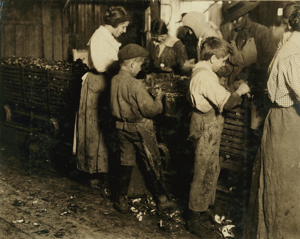 10岁的Jimmie已经和一个11岁的男孩一起去了3年（每天6盆），他在Varn und Platt Canning Co.，南卡罗来纳州布拉夫顿，1913年丢了7盆 作者 刘易斯·威克斯·海恩