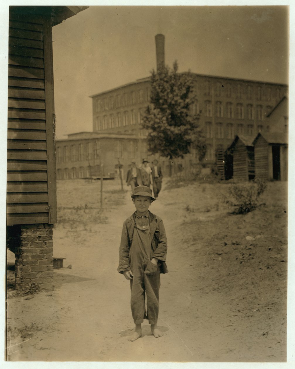 12岁的Eddie Norton，1912年在北卡罗来纳州斯帕坦堡撒克逊磨坊每天约40美分。 作者 刘易斯·威克斯·海恩