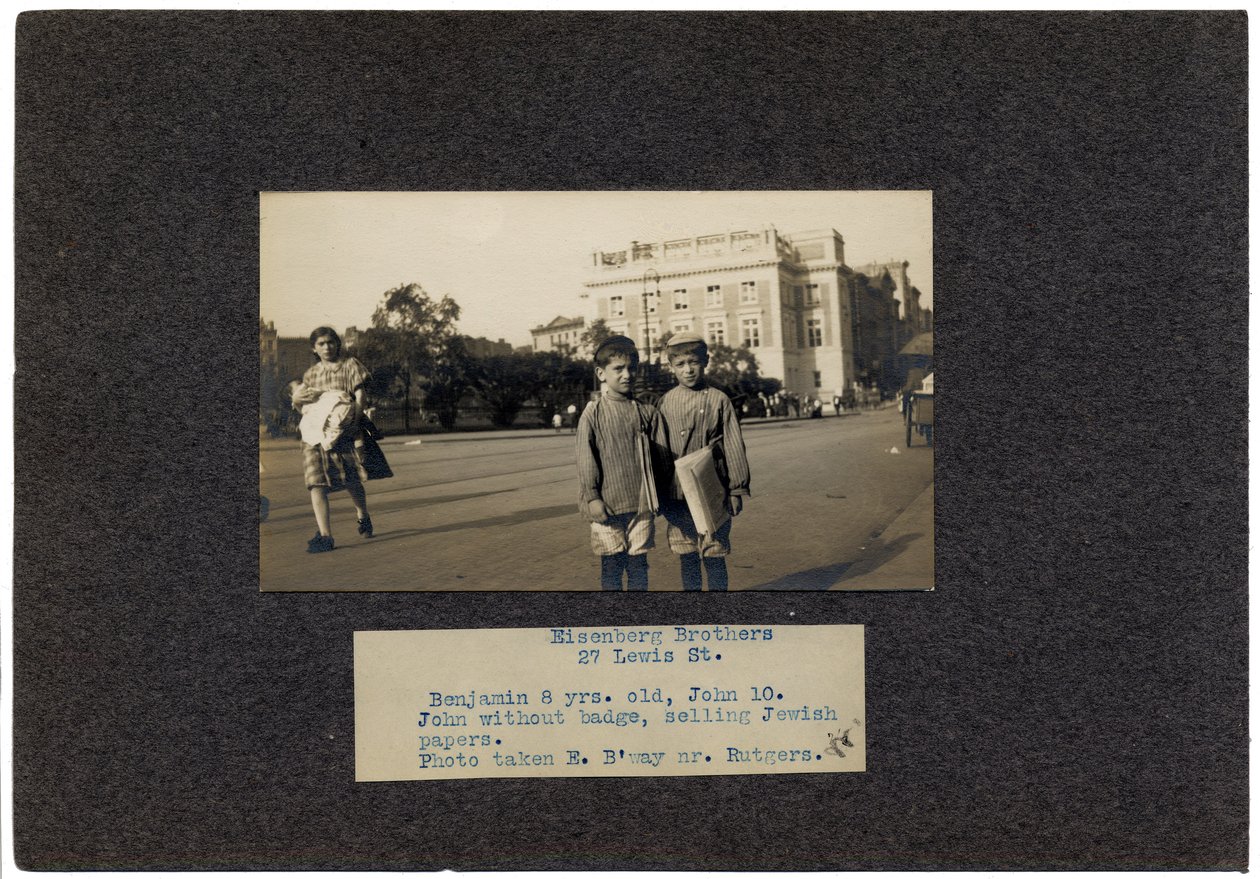 艾森伯格兄弟，纽约市刘易斯街27号，c.1910-13 作者 刘易斯·威克斯·海恩