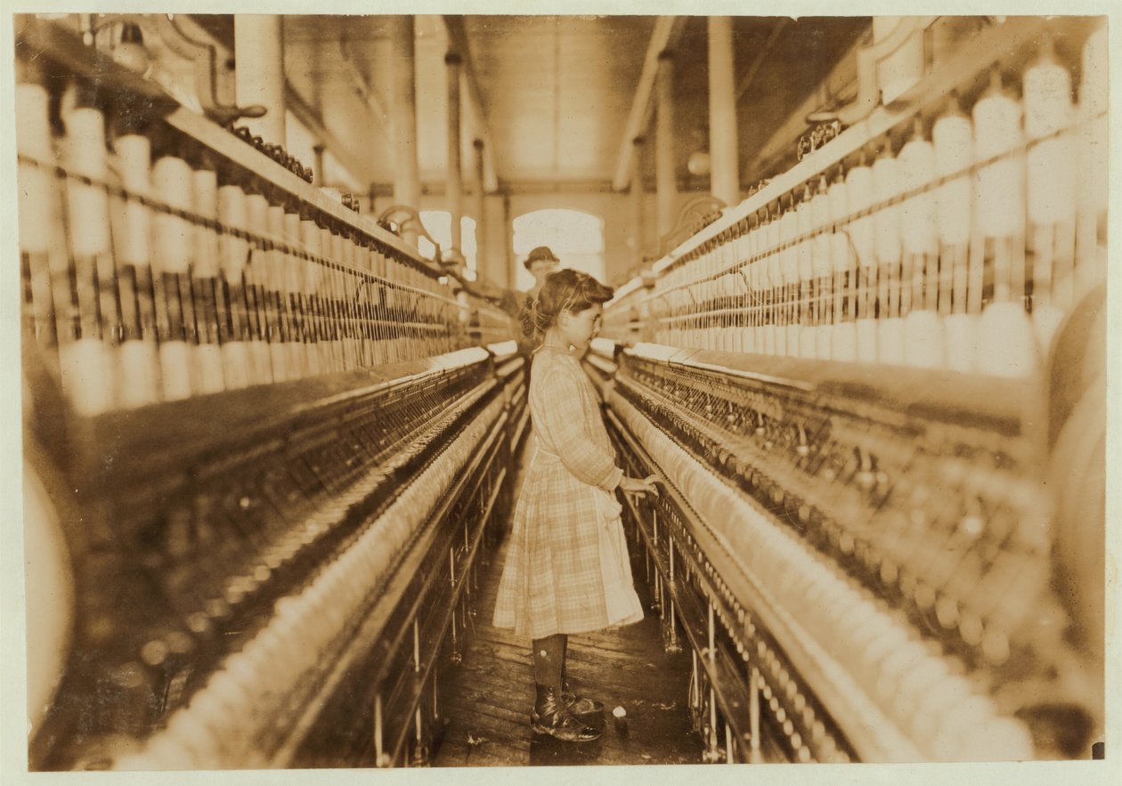 1908年南卡罗来纳州兰开斯特棉花厂的旋转器 作者 刘易斯·威克斯·海恩