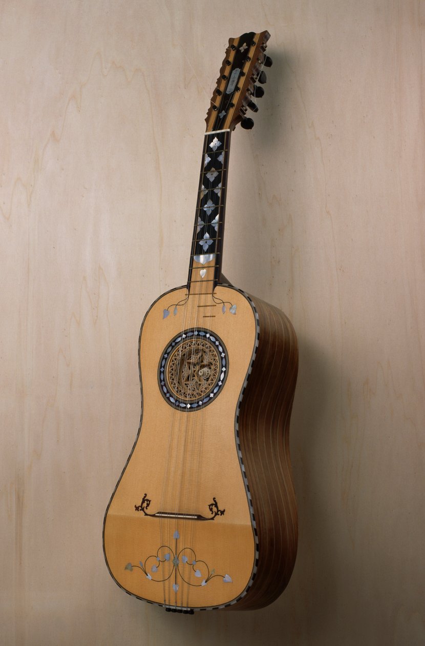 Chitarra battente（吉他），在坎帕尼亚普莱亚诺的制琴师 Pasquale Scala 的工作室制造的乐器。 意大利，20 世纪 作者 未知未知