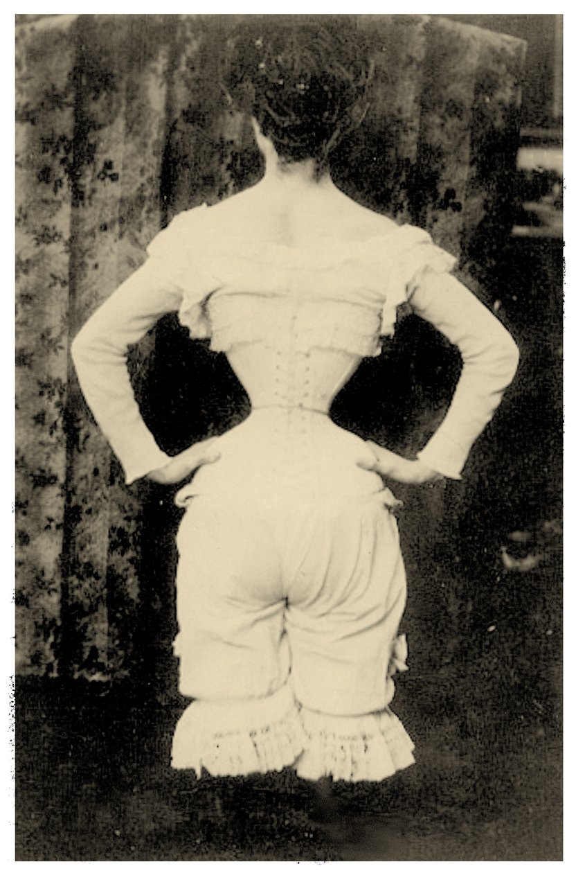 穿着紧身胸衣的女人 c.1865（照片） 作者 未知未知