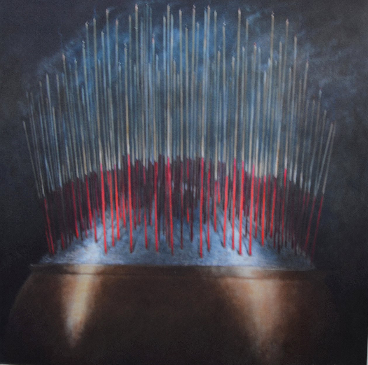 Incense Sticks in Bronze Bowl 作者 林肯·塞利格曼
