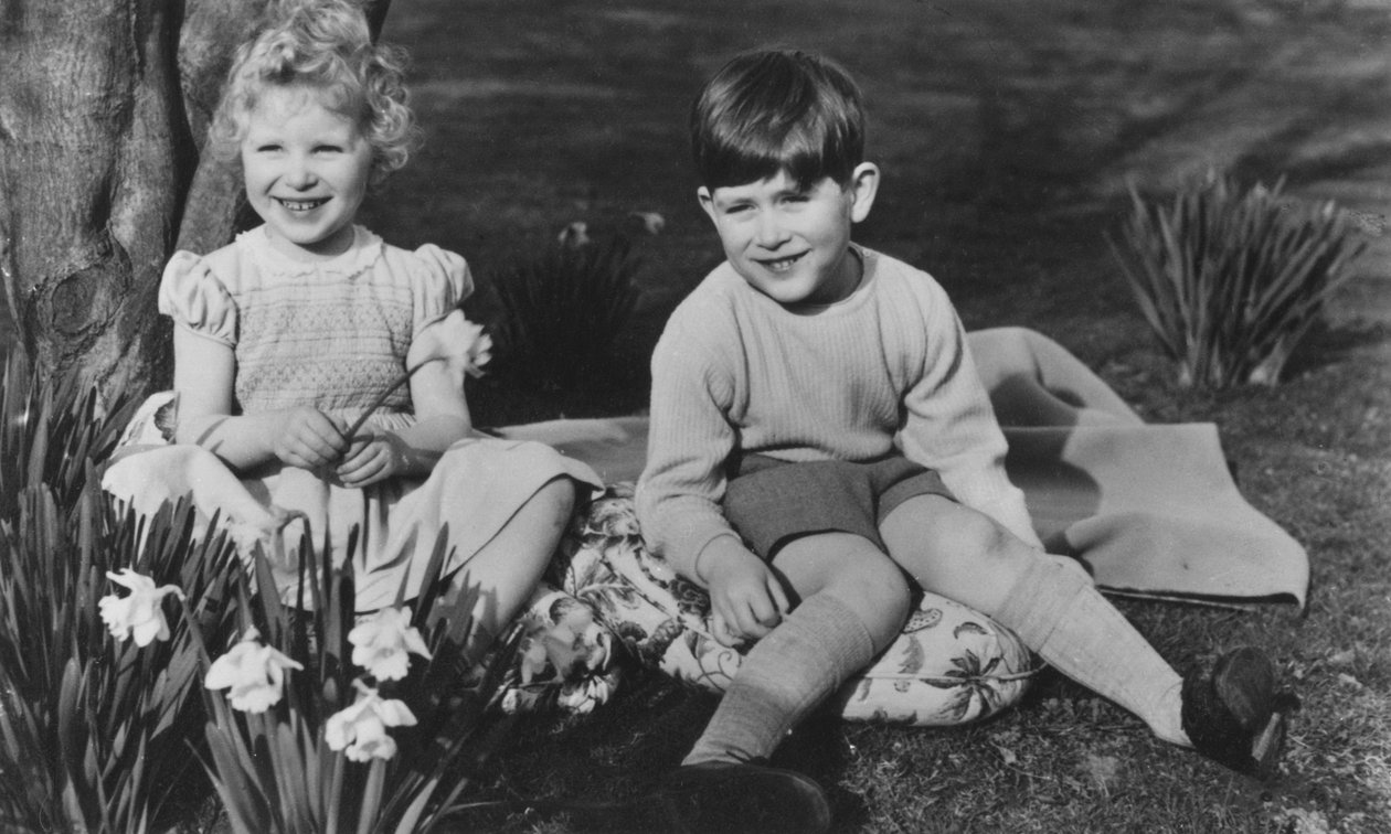 1952年9月28日，查尔斯王子和安妮公主小时候在巴尔莫勒尔（Balmoral）度假。 作者 丽莎·谢里丹（Lisa Sheridan）