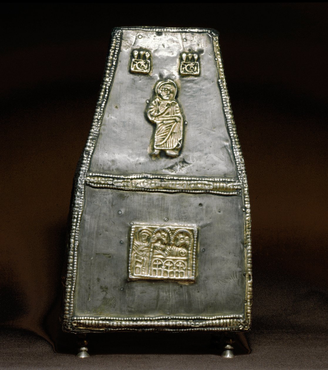 中世纪考古（中世纪）。 伦巴第的野蛮艺术：接收遗物的银盒（reliquary）。 伦巴第艺术，8 至 9 世纪。 钱。 Cividale del Friuli，克雷蒂安博物馆，大教堂的宝藏 作者 伦巴德学校