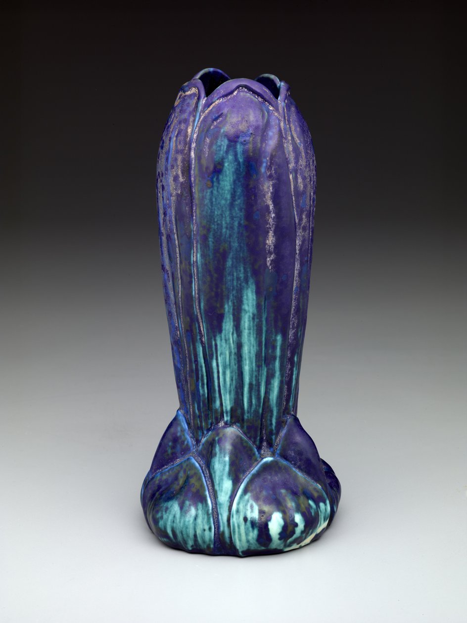 花瓶，约1905-19年（陶器） 作者 路易斯·康福特·蒂芙尼