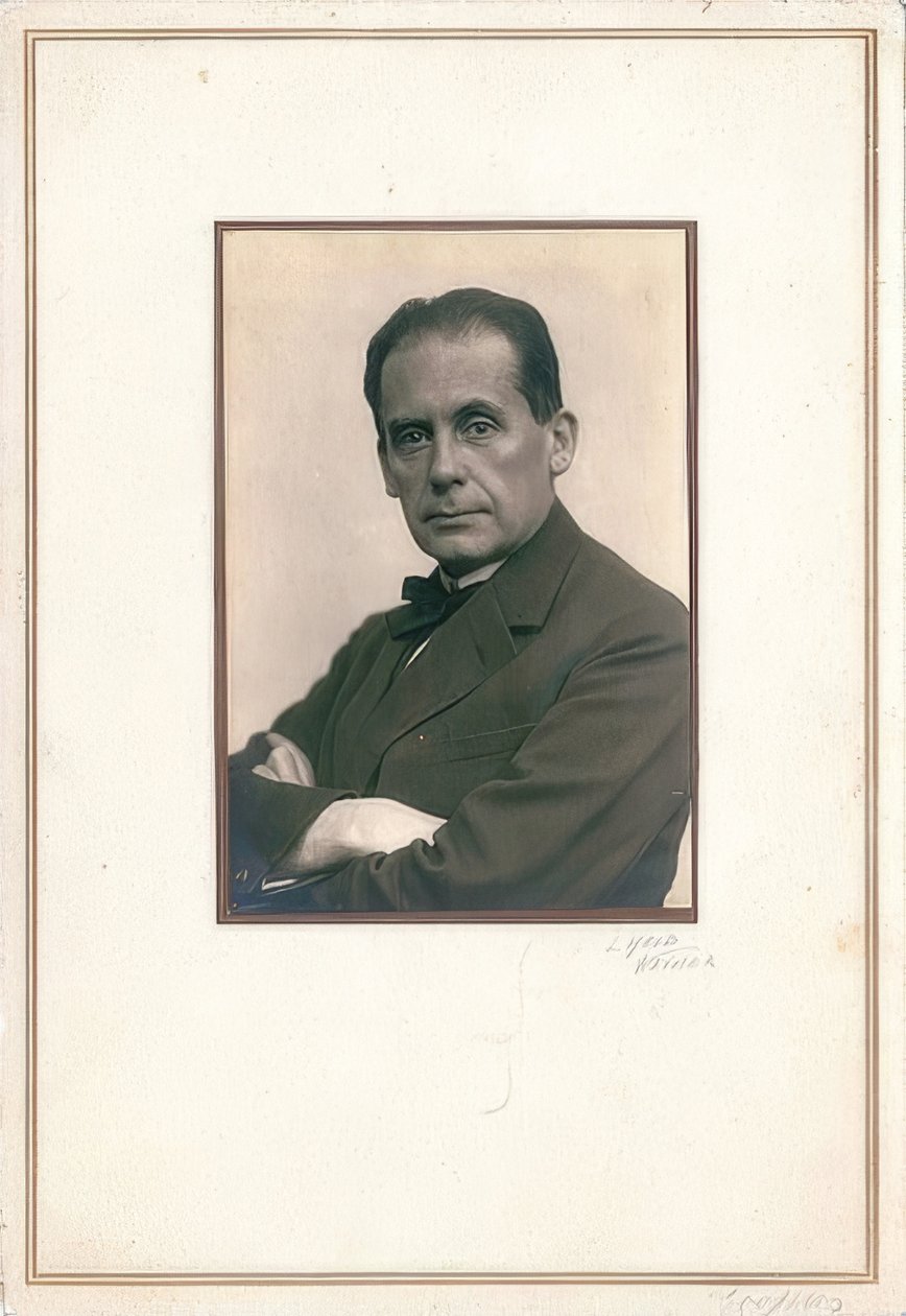 沃尔特·格罗皮乌斯（Walter Gropius）（1883-1969）。 1920年代初期 作者 路易英雄