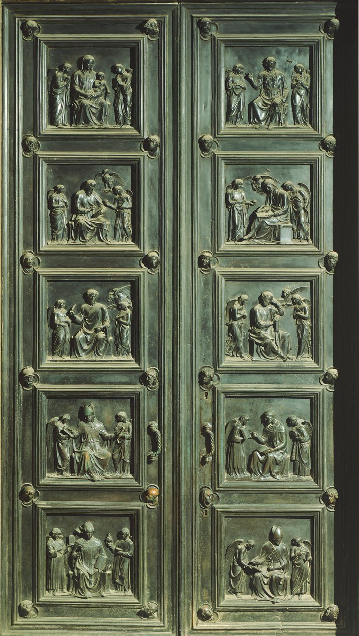 意大利，佛罗伦萨，圣玛丽亚-德尔-菲奥雷教堂，圣物室的门，由Luca della Robbia（约1400-1482年）创作（联合国教科文组织世界遗产）。 作者 卢卡·德拉·罗比亚