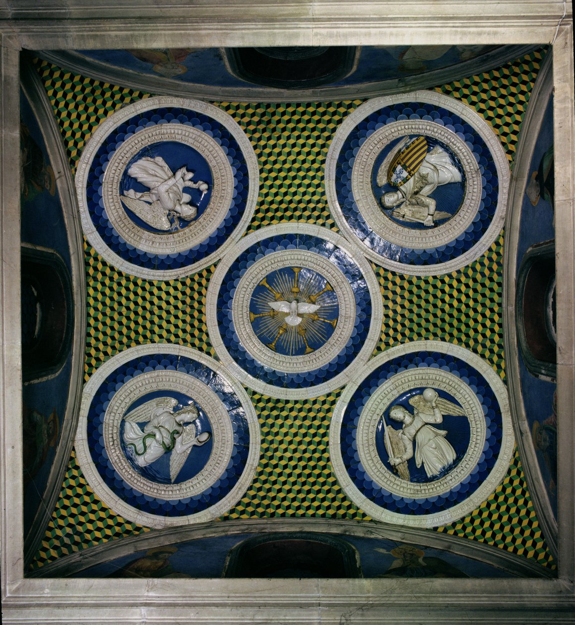 天花板的视图与代表圣灵和四个红衣主义美德，1460年代（釉面赤土陶器）的圆形天花板 作者 卢卡·德拉·罗比亚