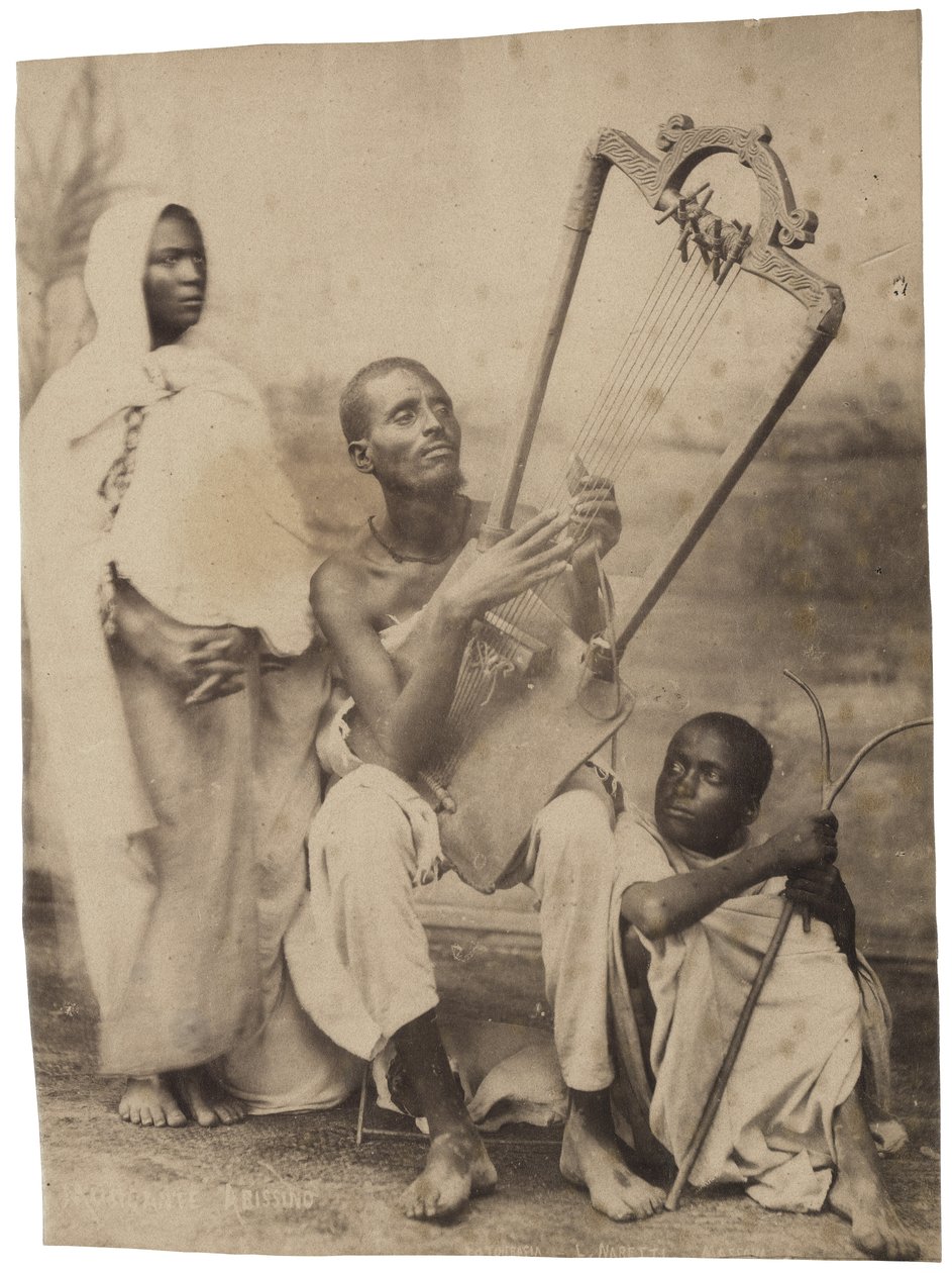 穿着传统服饰的三位阿比西尼亚人，1880-90 作者 路易吉·纳雷蒂（Luigi Naretti）