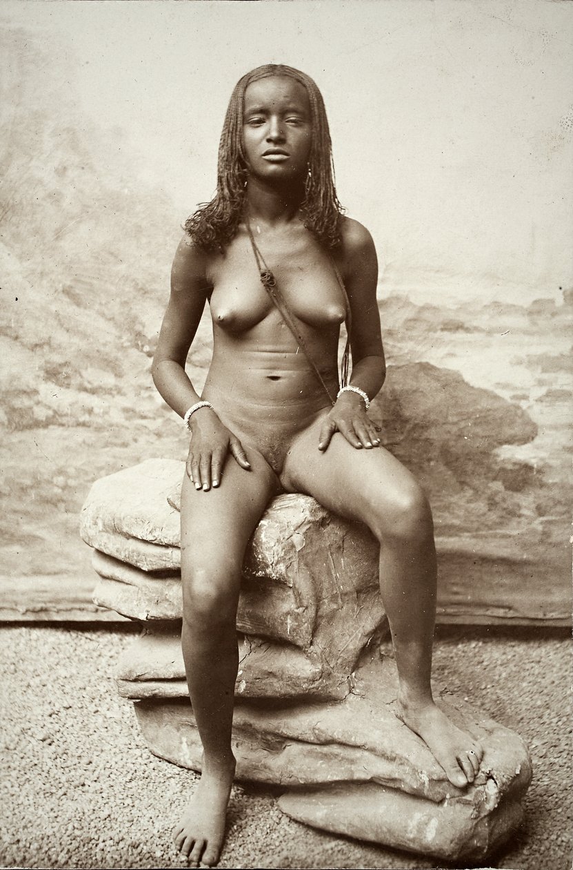 女人，厄立特里亚，c.1880-90（明胶银印） 作者 路易吉·纳雷蒂（Luigi Naretti）