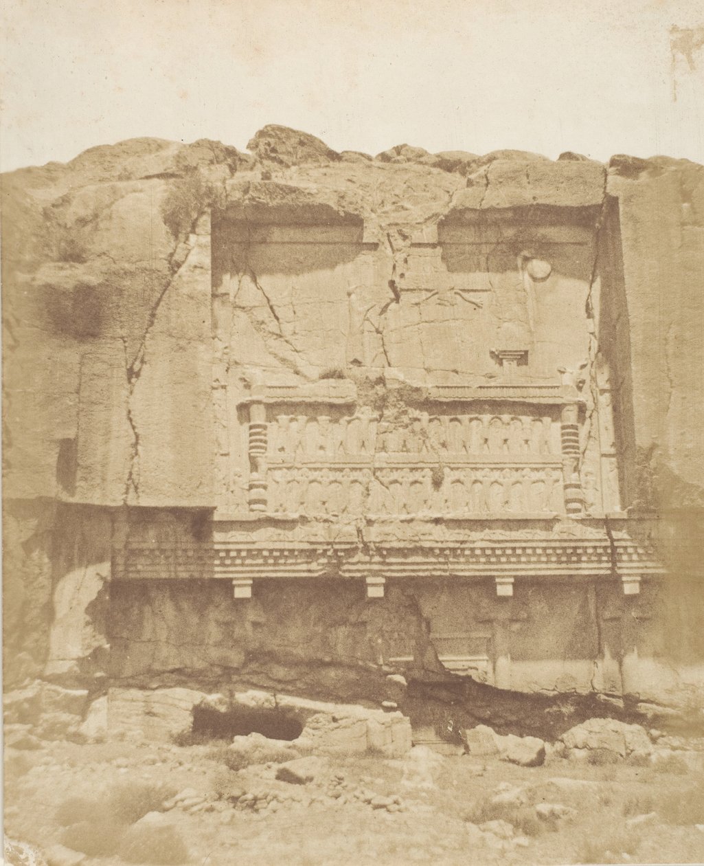 波斯波利斯的岩石上的坟墓，1858年。 作者 路易吉·佩斯