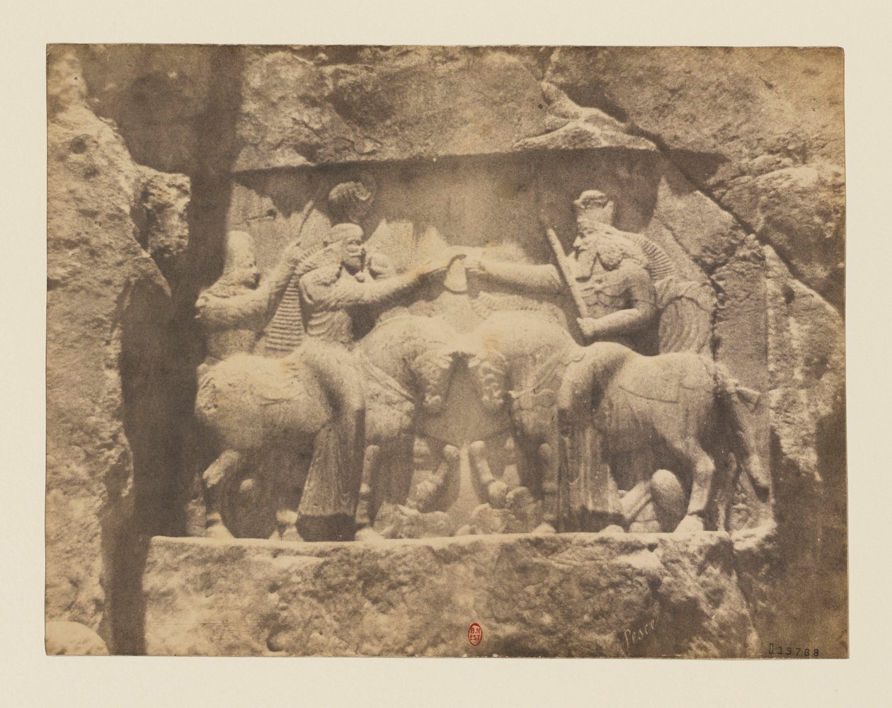 查看10-Naqsh-e Rostam。岩石浮雕。阿赫拉-马自达神（Ahura-Mazda）在Ardeshir I的就职典礼上 作者 路易吉·佩斯