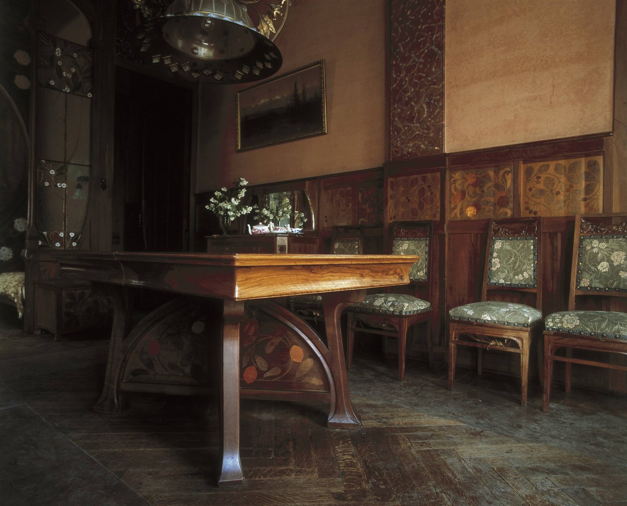 餐厅，Casa Nava（1901-1907 年），雷乌斯 - DOMENECH I MONTANER，Lluis（1850-1923 年）。纳瓦斯之家。1901-1907.西班牙。雷乌斯。纳瓦斯宅邸。餐厅，家具由 Gaspar Homar i Mesquida 设计。现代主义。建筑。 作者 路易斯·多梅内克·蒙塔内尔