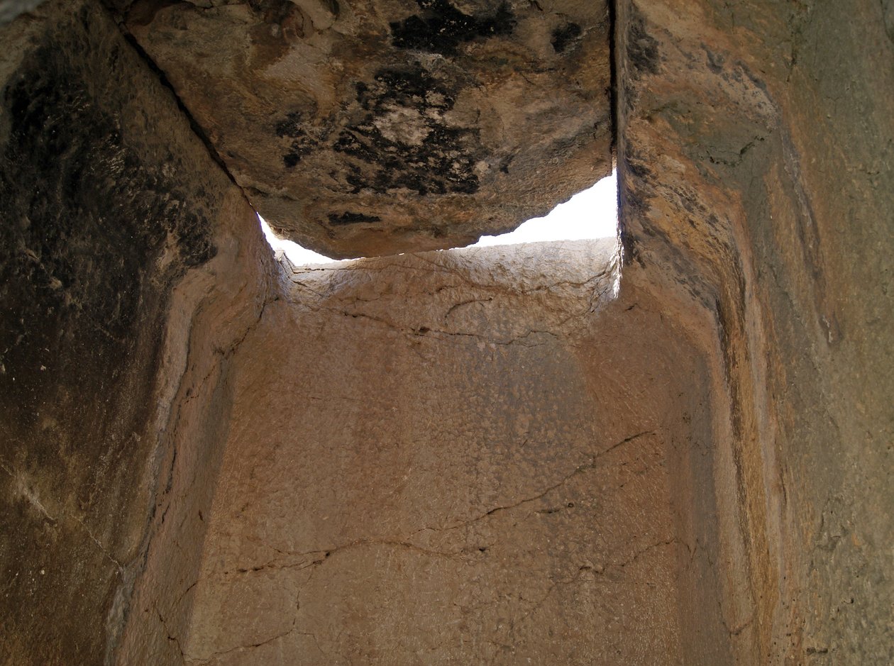 在柱子坟茔里面，Xanthos，土耳其 作者 利西亚人