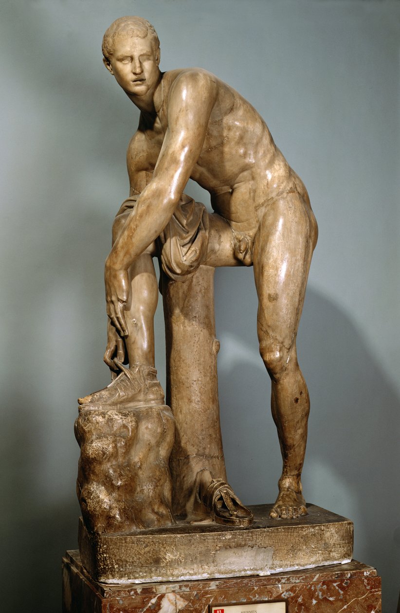 赫尔墨斯系他的凉鞋，希腊原作的罗马复制品归功于 Lysippos 作者 Lysippus（之后）