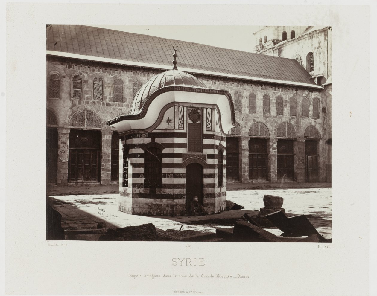 大马士革大清真寺庭院中的八角形穹顶 (Syrie/Coupole octogone dans la cour de la Grande Mosquée - Damas)
古代建筑：埃及、希腊、小亚细亚：摄影集（系列名称） 作者 邦菲尔斯之家