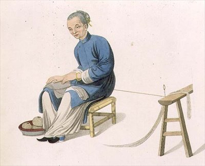 捻棉花的老妇人》，板块57，出自《中国的服装》，由J. Dadley刻制。 作者 乔治·亨利·梅森少校