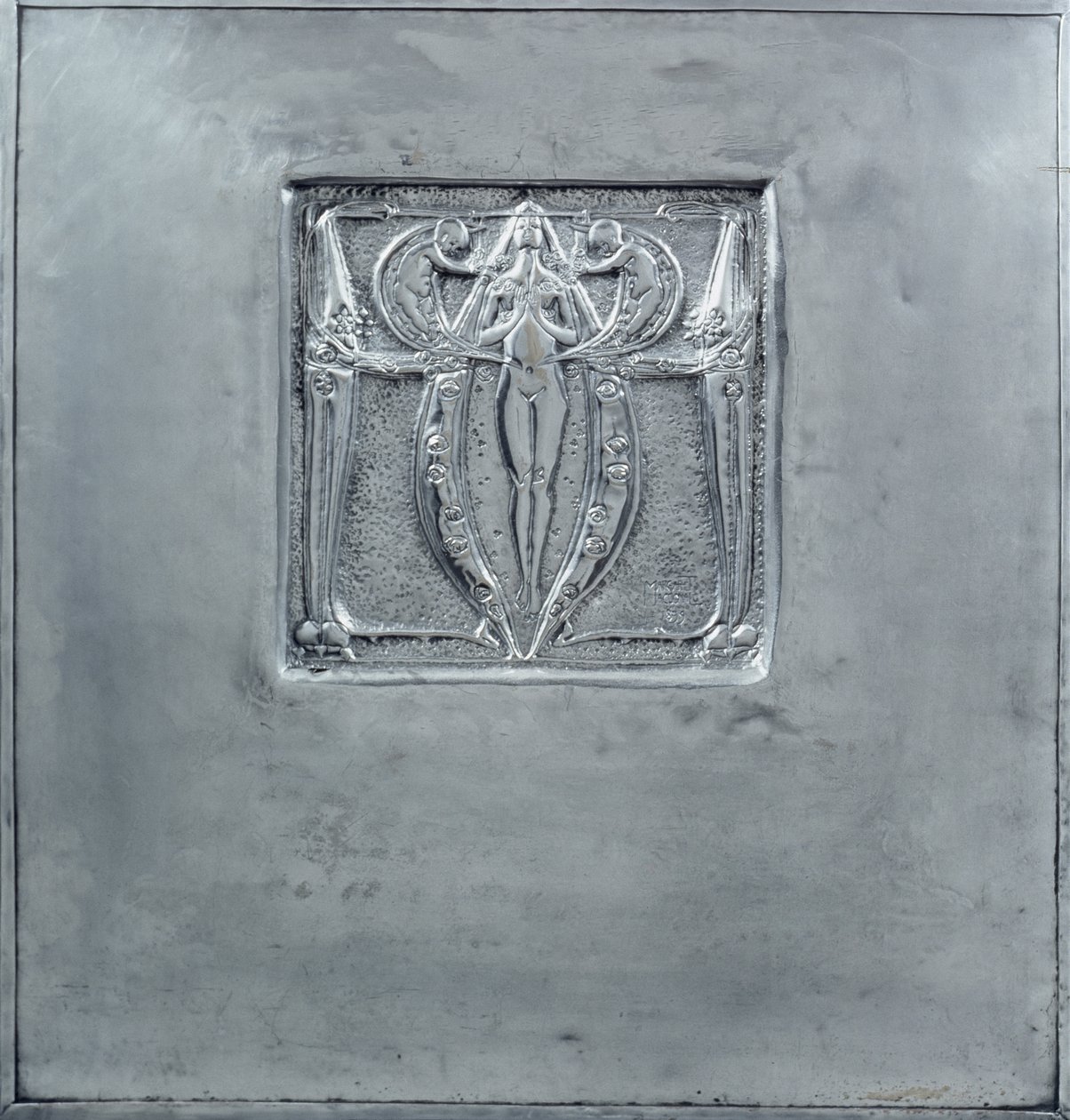 打击金属装饰板，1898-99 作者 玛格丽特·麦克唐纳·麦金托什