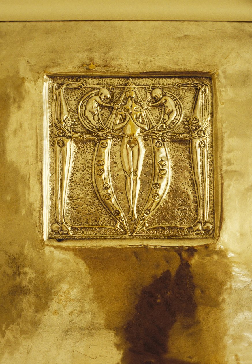 家具设计为120号Mains Street，Glasgow，Repousse金属牌匾，最初位于壁炉上方，c.1900（金属） 作者 玛格丽特·麦克唐纳
