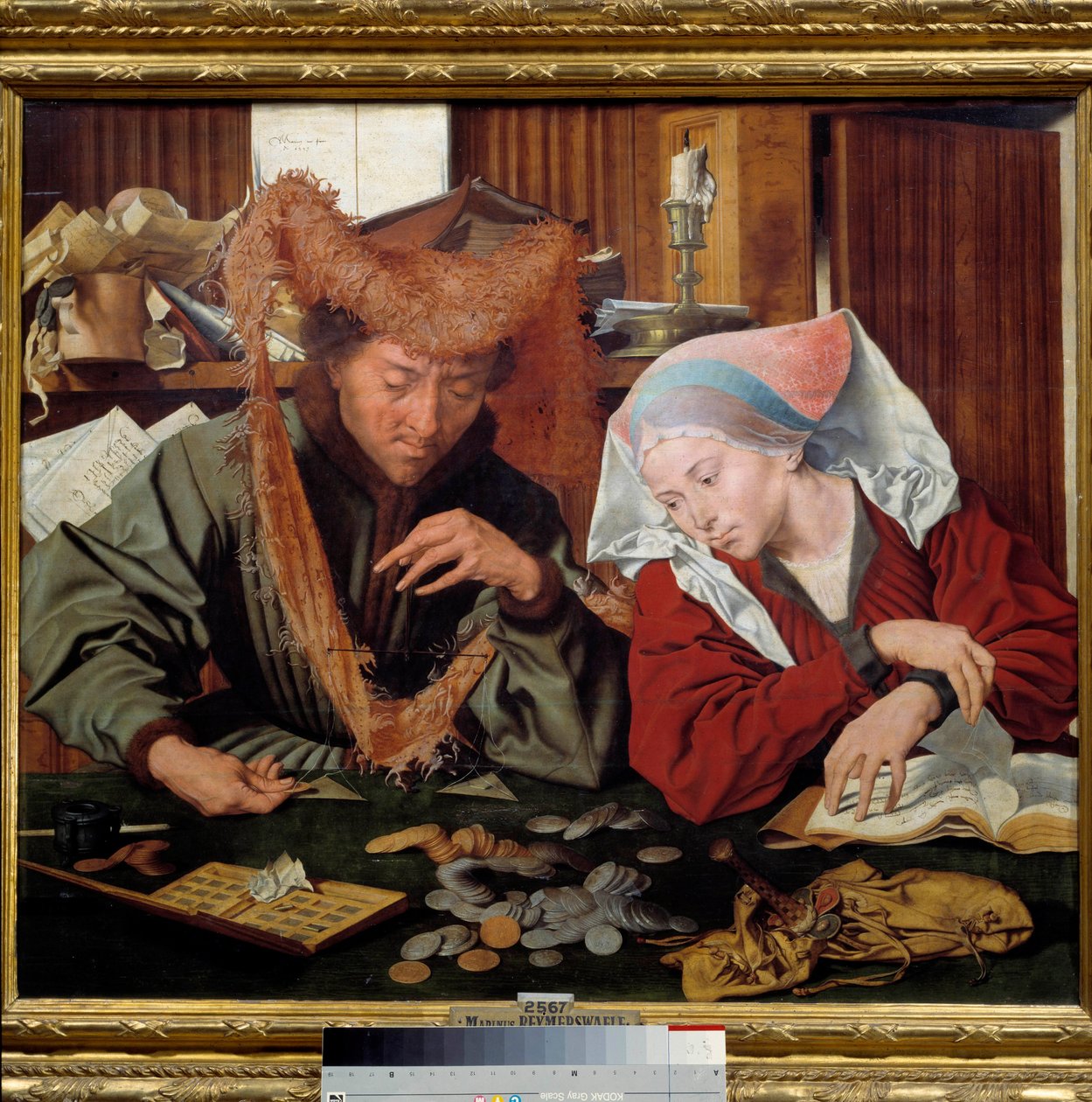 货币兑换商和他的妻子 几个放债人数钱并称重钱。 Marinus Claeszoon van Reymerswaele (1493-1567) 的绘画 1538 年马德里，普拉多博物馆 作者 Marinus van Reymerswaele