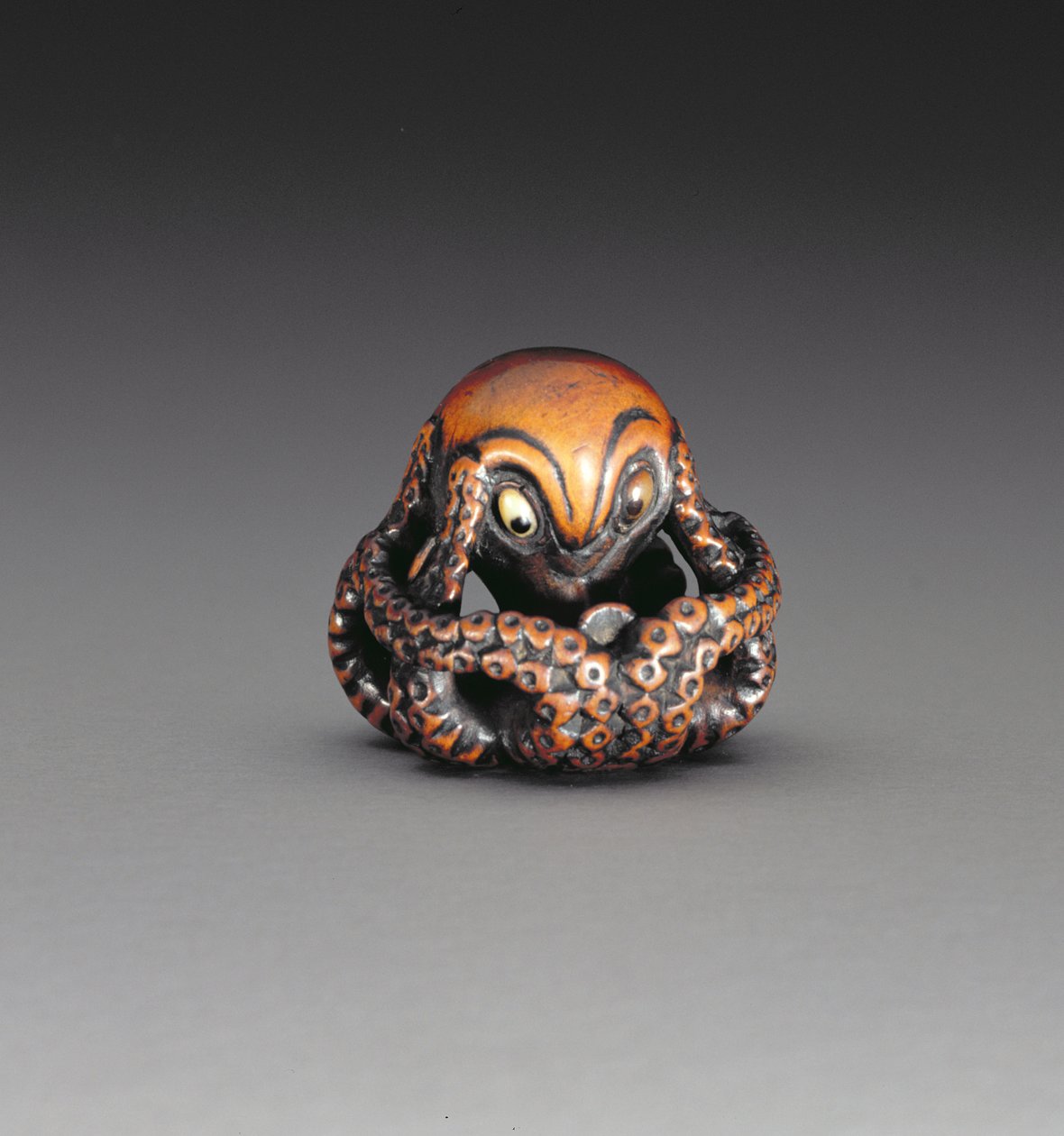 Netsuke描绘章鱼，c.1760-70（木头和镶嵌角）（反向看193822） 作者 正男